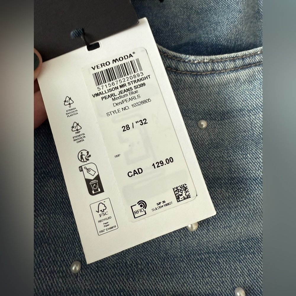 BNWT Vero Moda Straight Leg Pearl Embellished Jean, size 28. - Picture 13 of 14